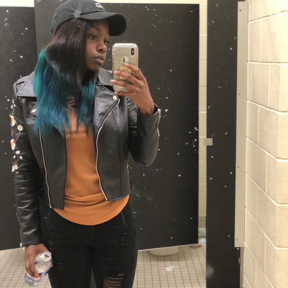 Meet your Posher, Meccaya